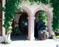 Eingang zum Weingut Brodbeck